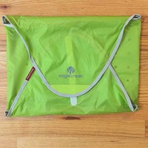 Eagle Creek clothes folder